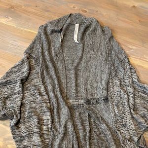 Lululemon yoga sweater can be one size